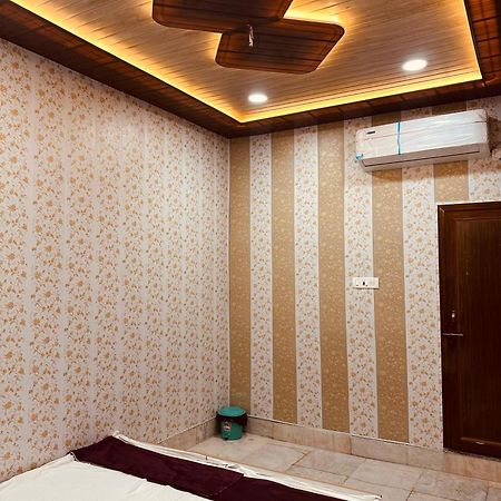 Hotel Raju Homestay Ayodhya 150 Meters From Shree Ram Janmbhoomi Temple 200 Meters From Ayodhya Dham Railway Station Zewnętrze zdjęcie