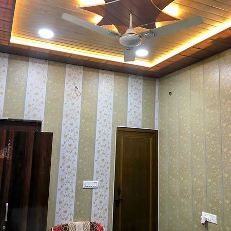 Hotel Raju Homestay Ayodhya 150 Meters From Shree Ram Janmbhoomi Temple 200 Meters From Ayodhya Dham Railway Station Zewnętrze zdjęcie