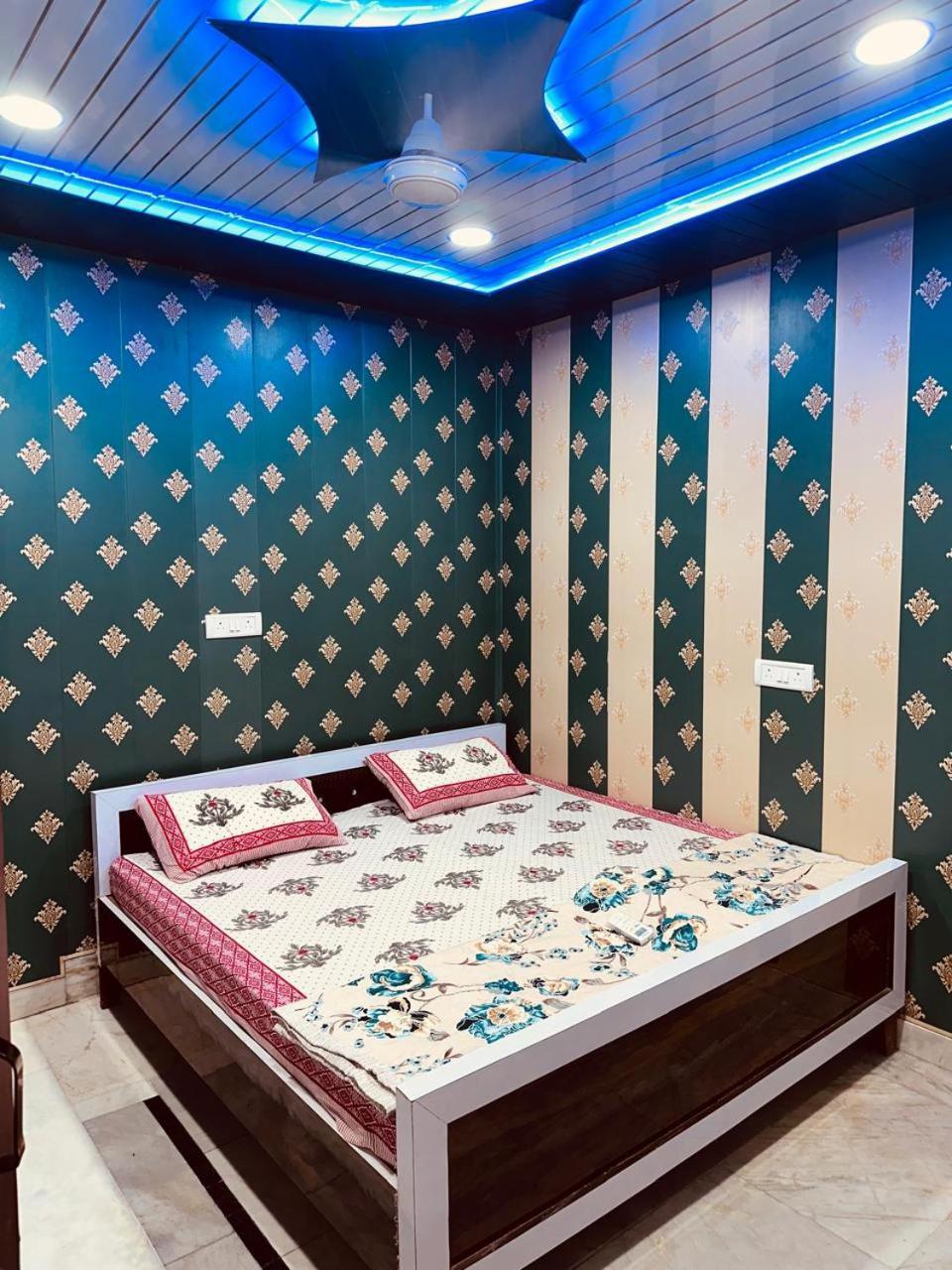 Hotel Raju Homestay Ayodhya 150 Meters From Shree Ram Janmbhoomi Temple 200 Meters From Ayodhya Dham Railway Station Zewnętrze zdjęcie