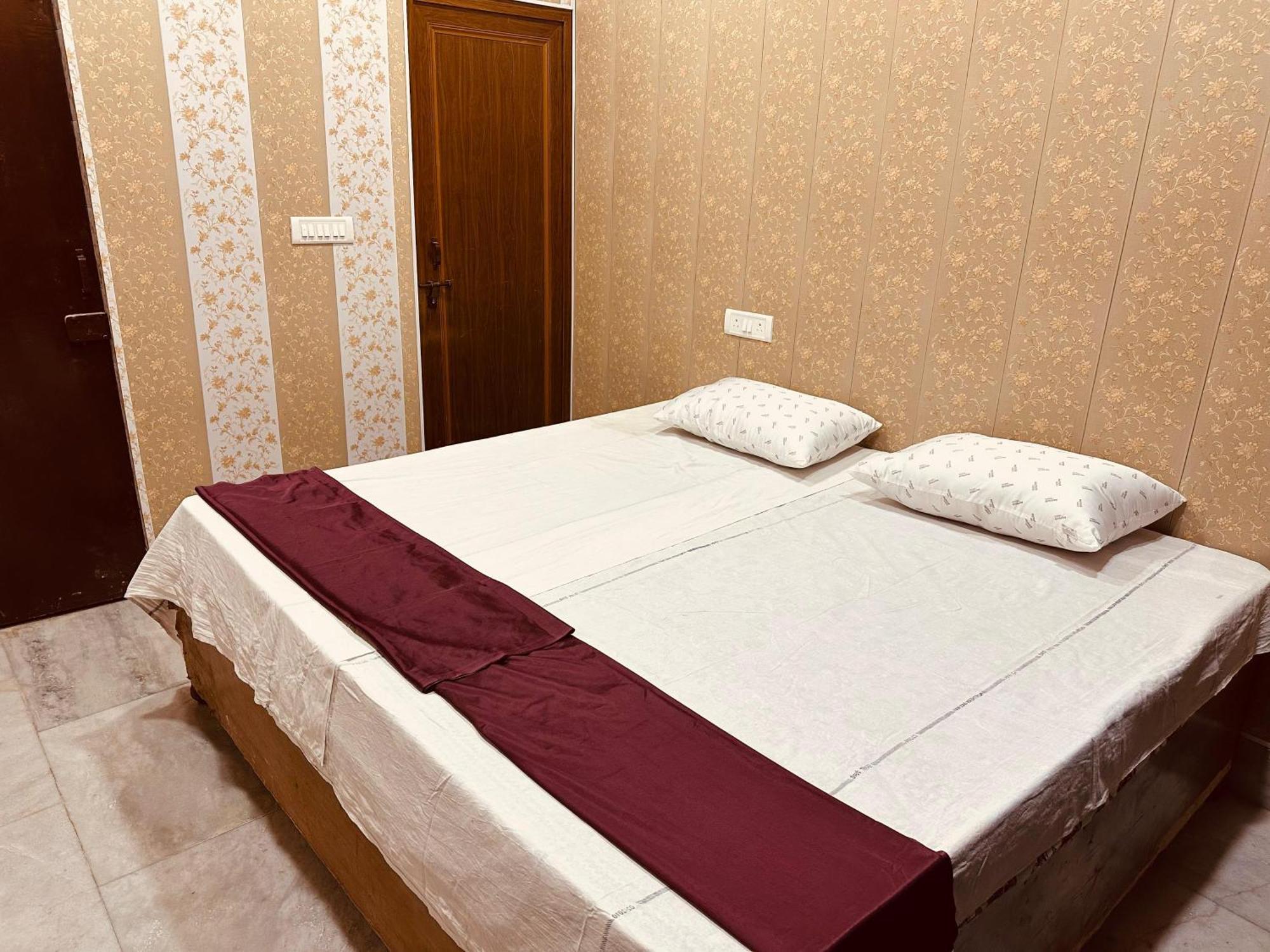 Hotel Raju Homestay Ayodhya 150 Meters From Shree Ram Janmbhoomi Temple 200 Meters From Ayodhya Dham Railway Station Zewnętrze zdjęcie