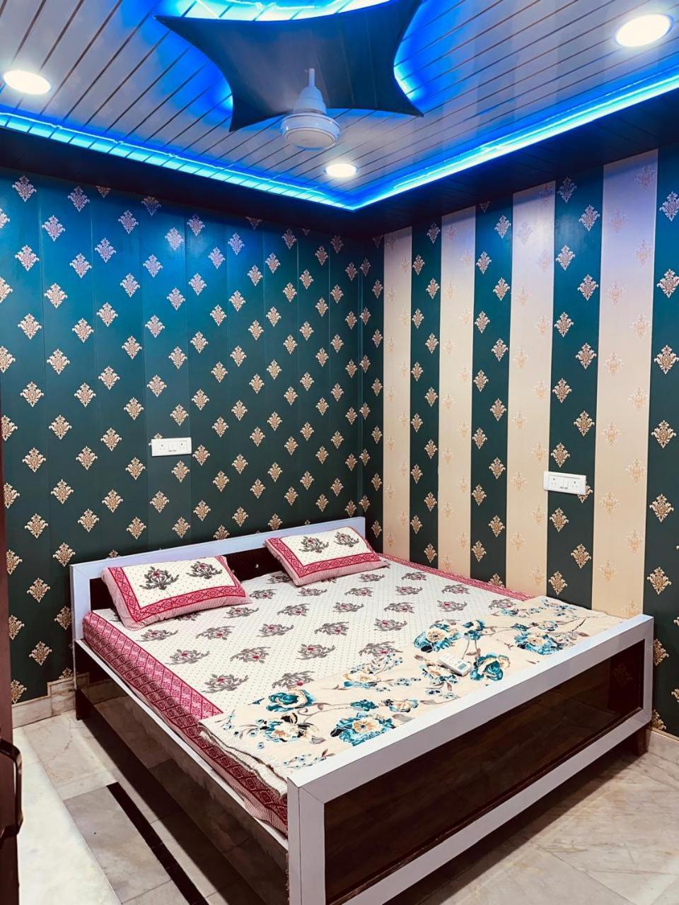 Hotel Raju Homestay Ayodhya 150 Meters From Shree Ram Janmbhoomi Temple 200 Meters From Ayodhya Dham Railway Station Zewnętrze zdjęcie