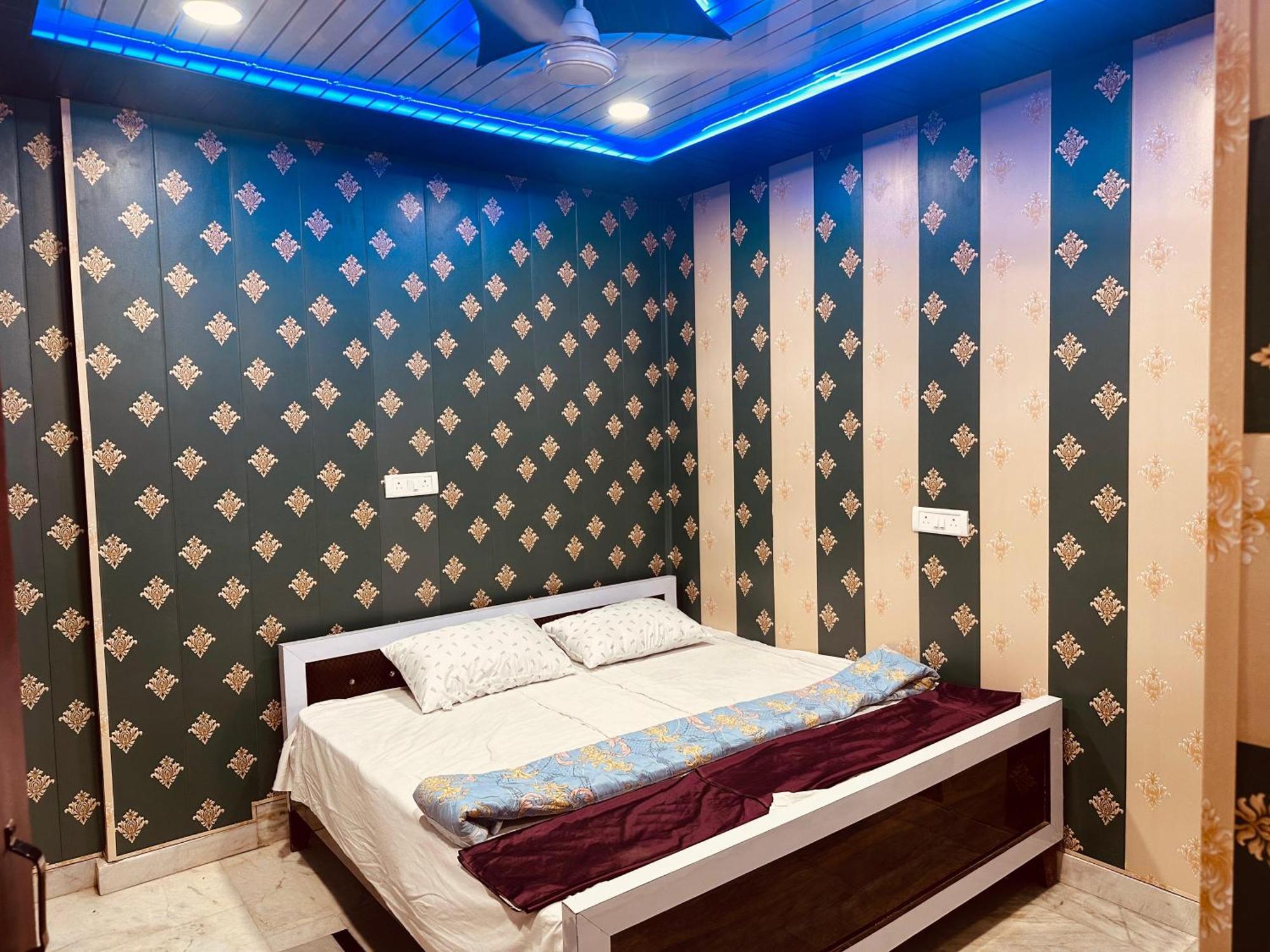 Hotel Raju Homestay Ayodhya 150 Meters From Shree Ram Janmbhoomi Temple 200 Meters From Ayodhya Dham Railway Station Zewnętrze zdjęcie