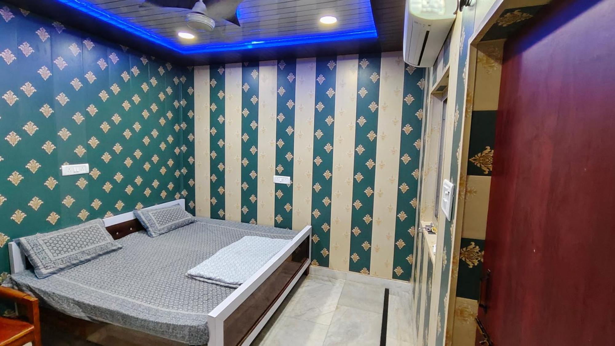 Hotel Raju Homestay Ayodhya 150 Meters From Shree Ram Janmbhoomi Temple 200 Meters From Ayodhya Dham Railway Station Zewnętrze zdjęcie