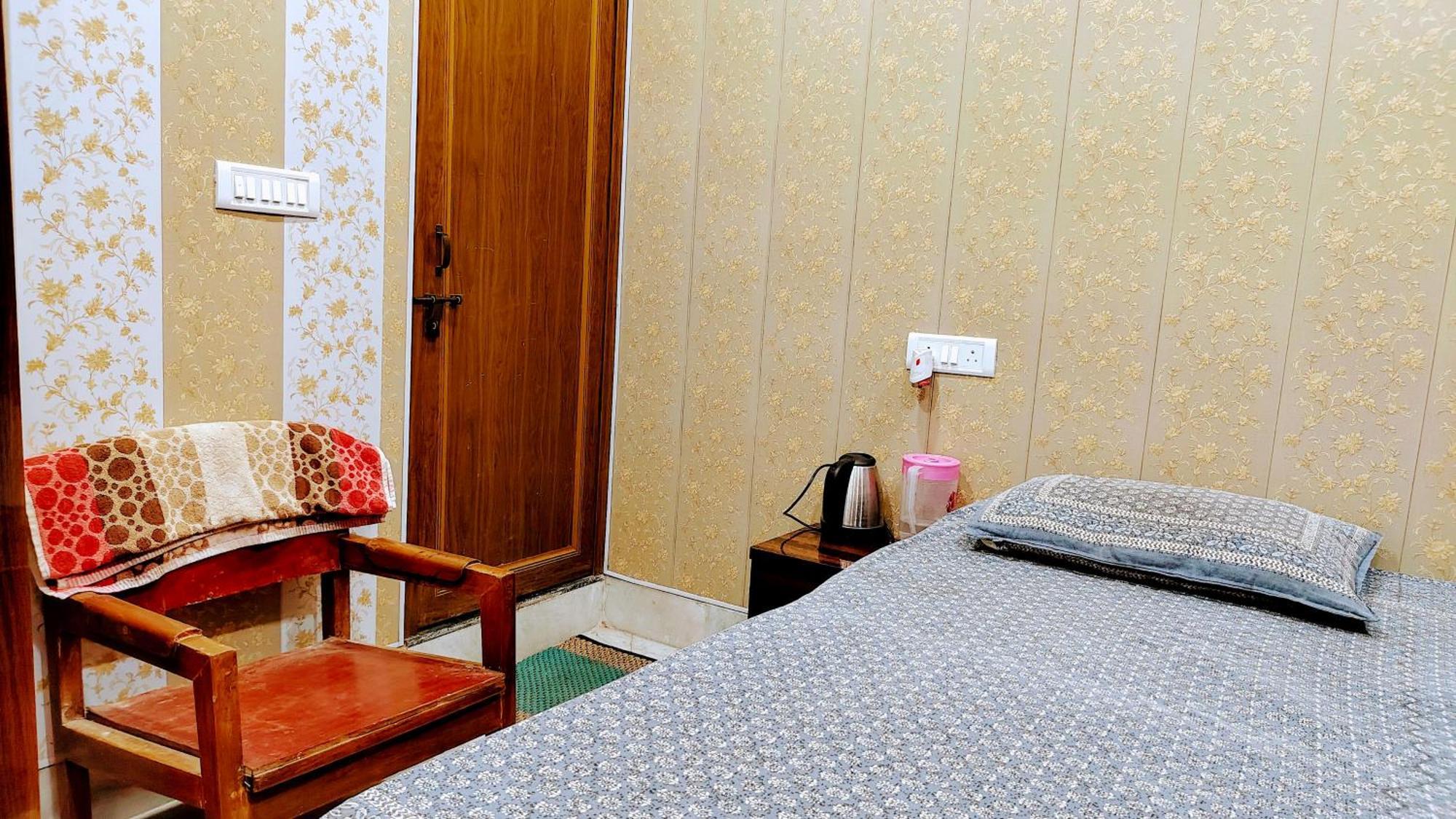 Hotel Raju Homestay Ayodhya 150 Meters From Shree Ram Janmbhoomi Temple 200 Meters From Ayodhya Dham Railway Station Zewnętrze zdjęcie