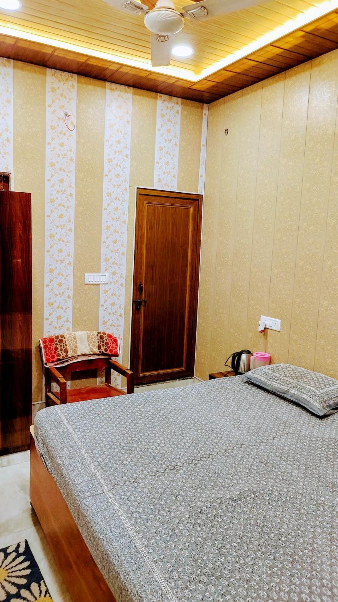 Hotel Raju Homestay Ayodhya 150 Meters From Shree Ram Janmbhoomi Temple 200 Meters From Ayodhya Dham Railway Station Zewnętrze zdjęcie