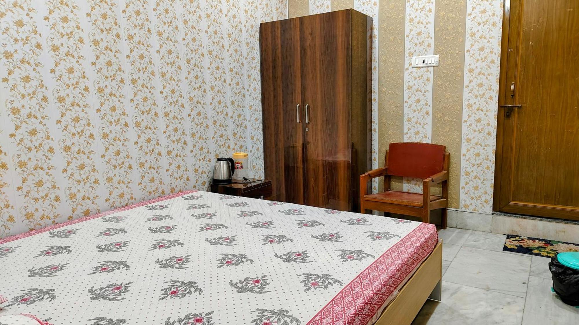 Hotel Raju Homestay Ayodhya 150 Meters From Shree Ram Janmbhoomi Temple 200 Meters From Ayodhya Dham Railway Station Zewnętrze zdjęcie