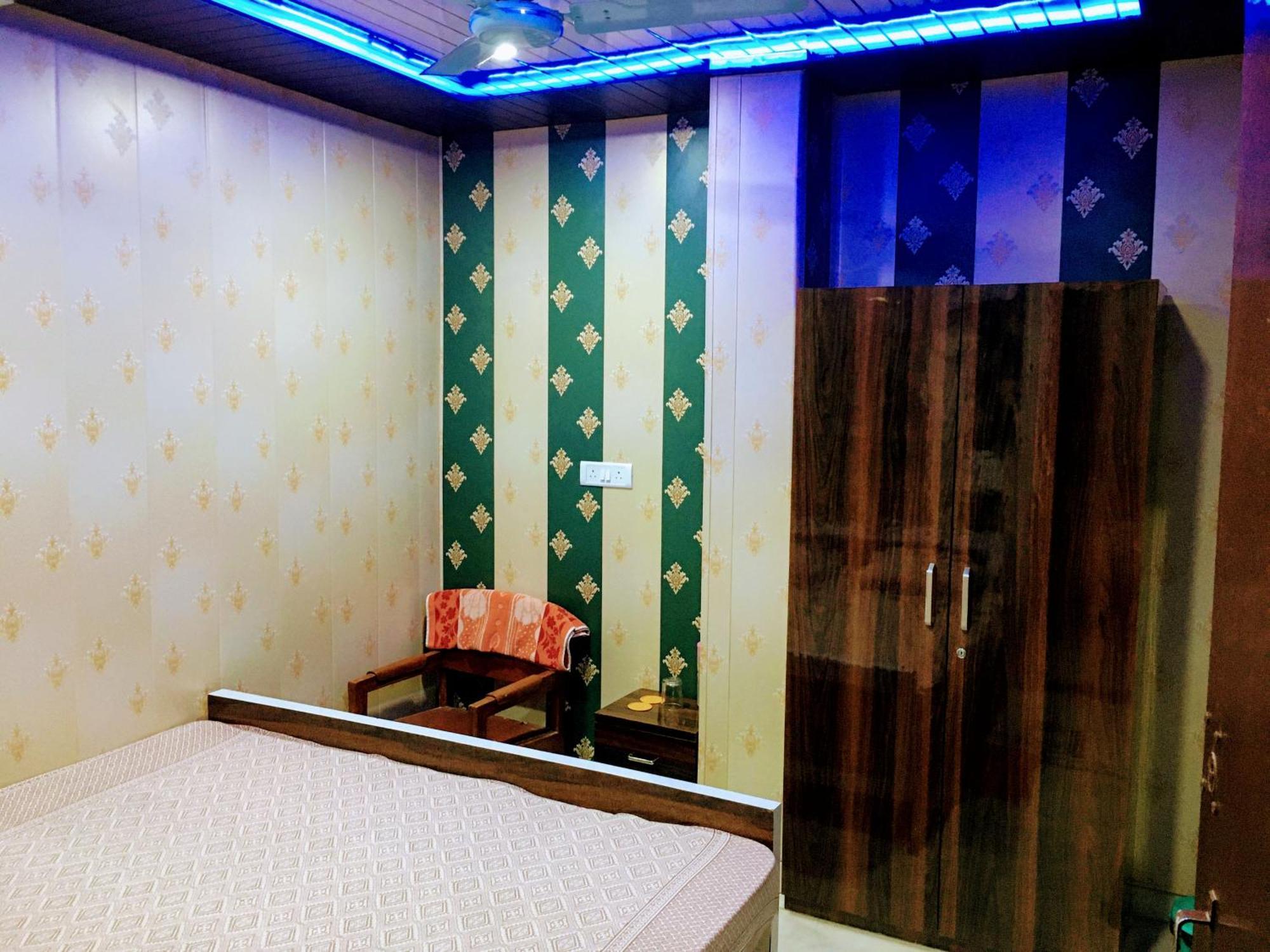 Hotel Raju Homestay Ayodhya 150 Meters From Shree Ram Janmbhoomi Temple 200 Meters From Ayodhya Dham Railway Station Zewnętrze zdjęcie