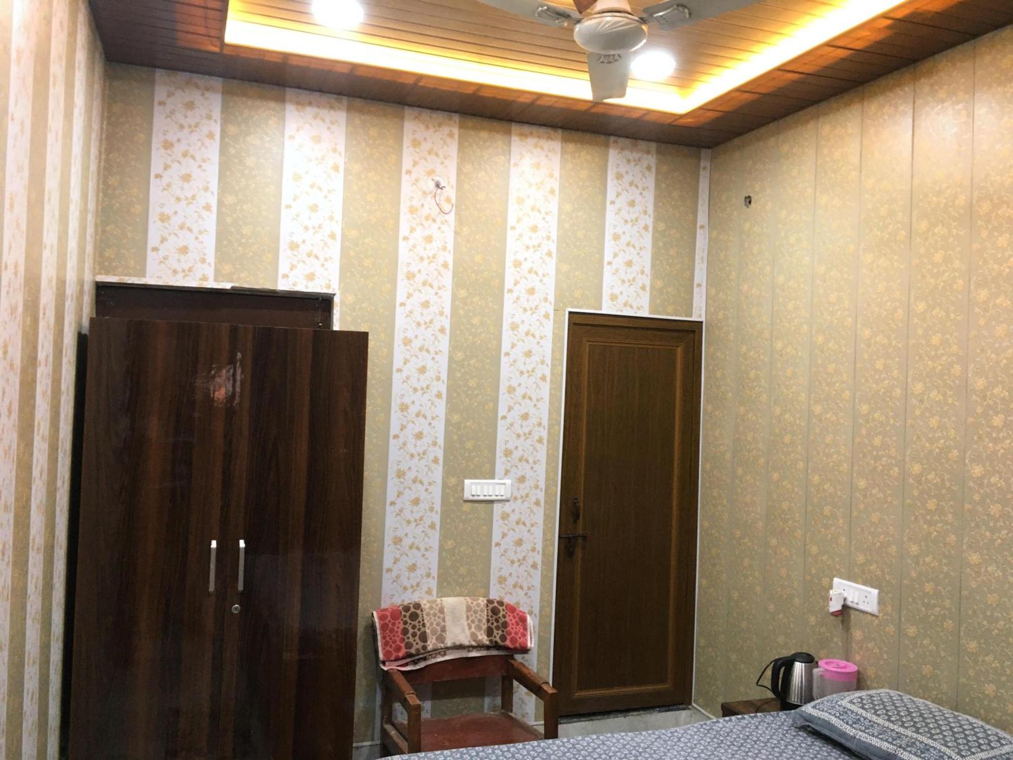 Hotel Raju Homestay Ayodhya 150 Meters From Shree Ram Janmbhoomi Temple 200 Meters From Ayodhya Dham Railway Station Zewnętrze zdjęcie