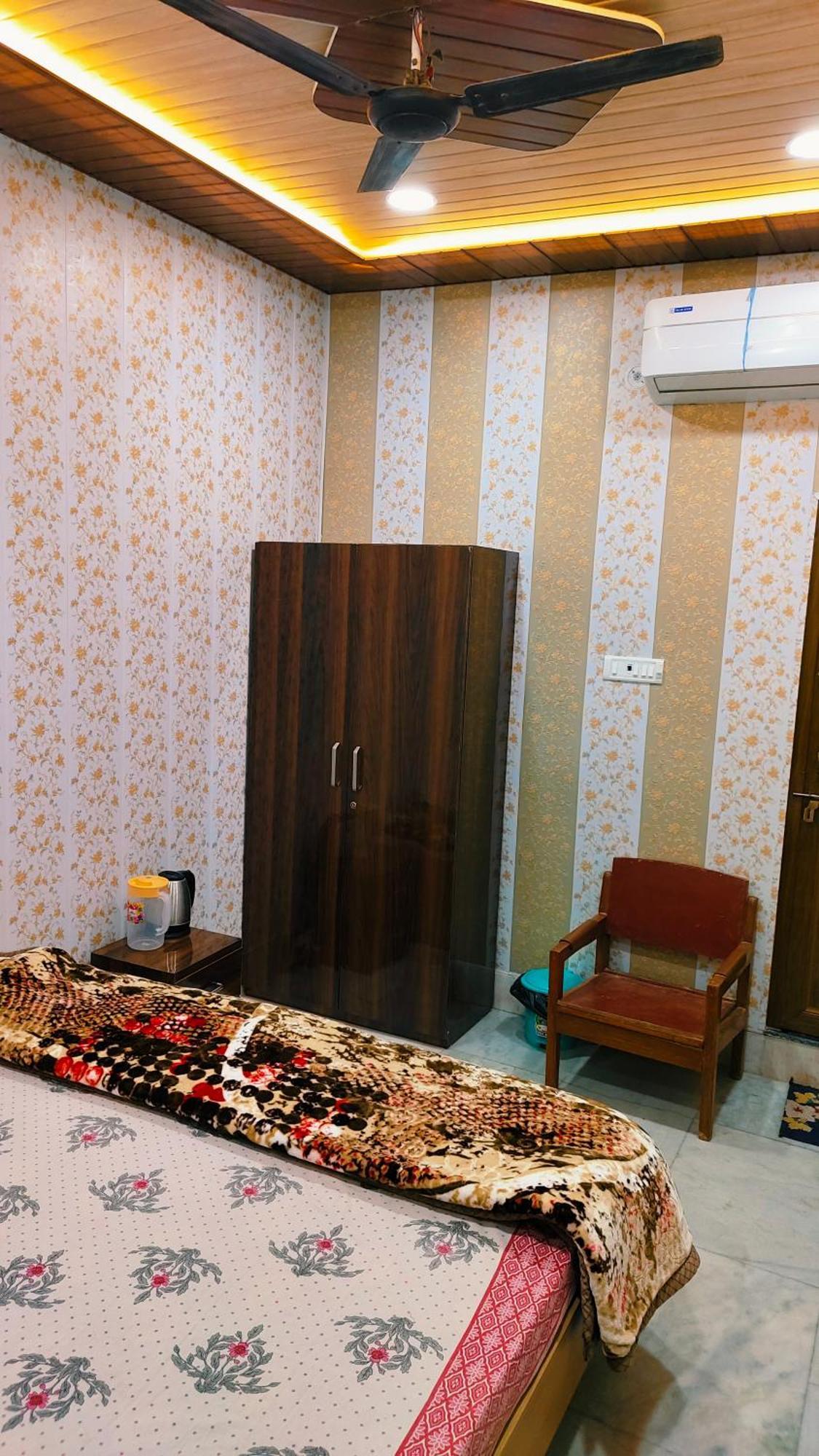Hotel Raju Homestay Ayodhya 150 Meters From Shree Ram Janmbhoomi Temple 200 Meters From Ayodhya Dham Railway Station Zewnętrze zdjęcie
