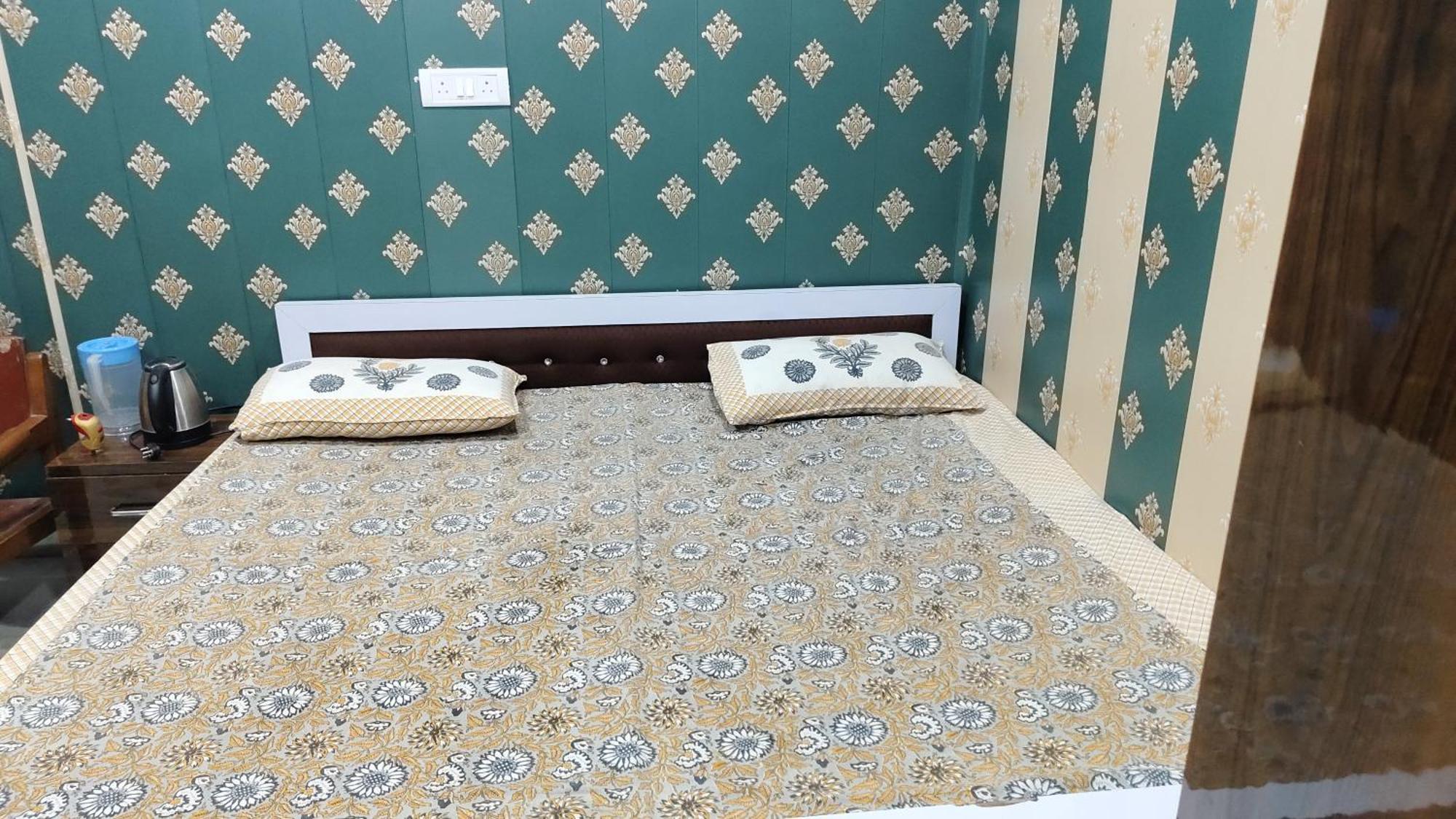 Hotel Raju Homestay Ayodhya 150 Meters From Shree Ram Janmbhoomi Temple 200 Meters From Ayodhya Dham Railway Station Zewnętrze zdjęcie