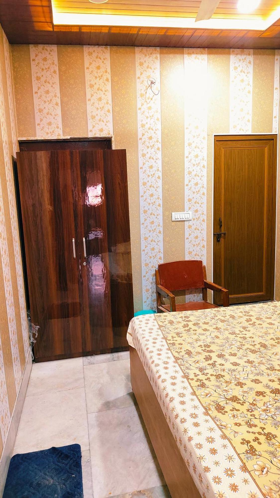 Hotel Raju Homestay Ayodhya 150 Meters From Shree Ram Janmbhoomi Temple 200 Meters From Ayodhya Dham Railway Station Zewnętrze zdjęcie
