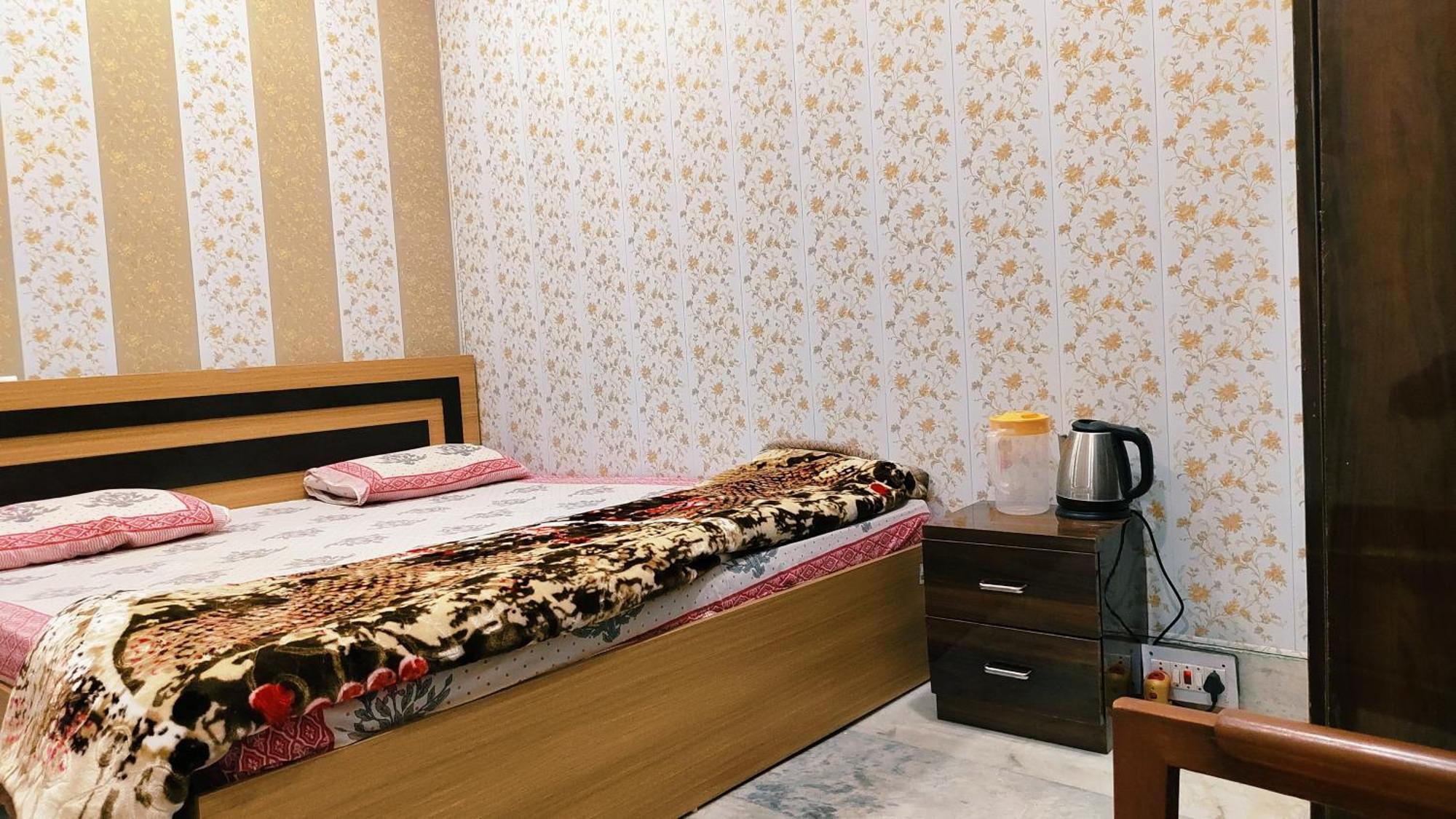 Hotel Raju Homestay Ayodhya 150 Meters From Shree Ram Janmbhoomi Temple 200 Meters From Ayodhya Dham Railway Station Zewnętrze zdjęcie