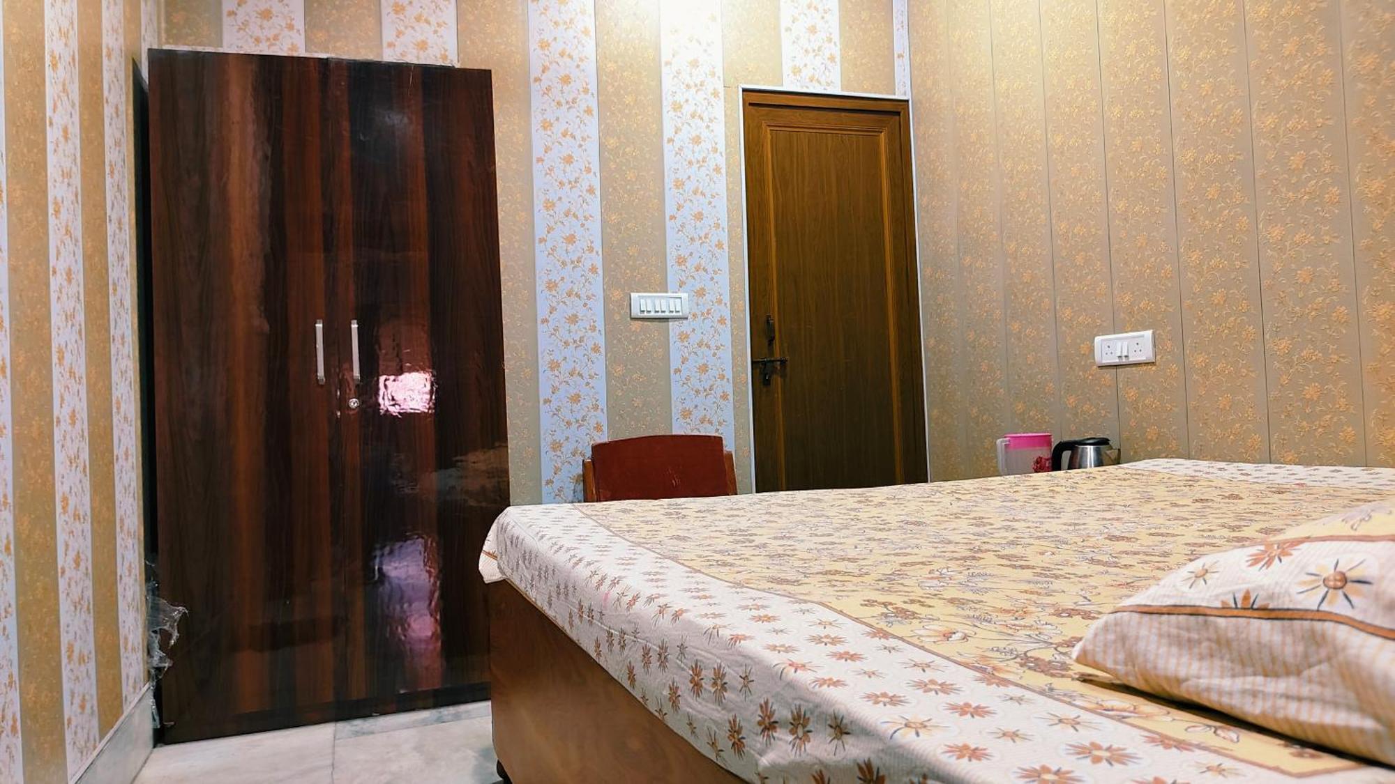 Hotel Raju Homestay Ayodhya 150 Meters From Shree Ram Janmbhoomi Temple 200 Meters From Ayodhya Dham Railway Station Zewnętrze zdjęcie