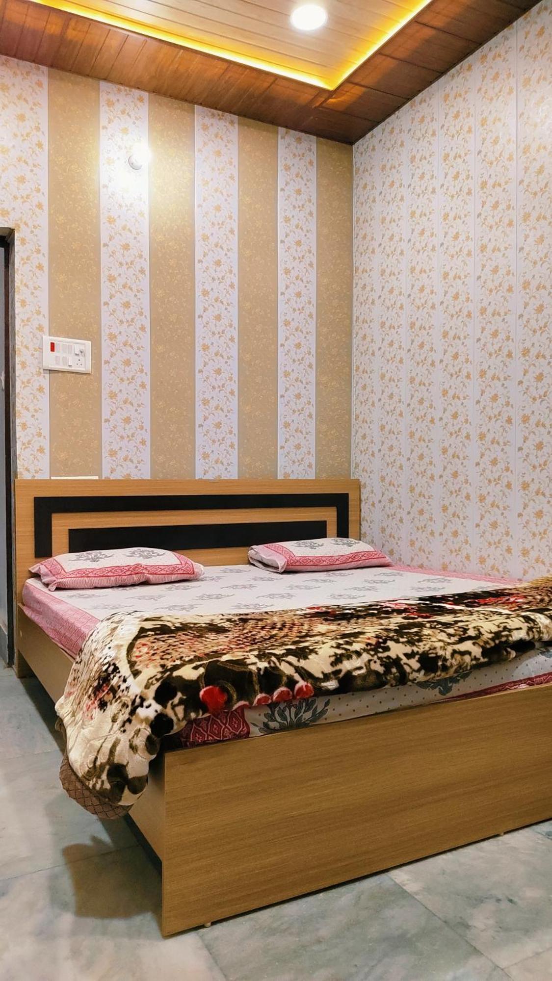 Hotel Raju Homestay Ayodhya 150 Meters From Shree Ram Janmbhoomi Temple 200 Meters From Ayodhya Dham Railway Station Zewnętrze zdjęcie