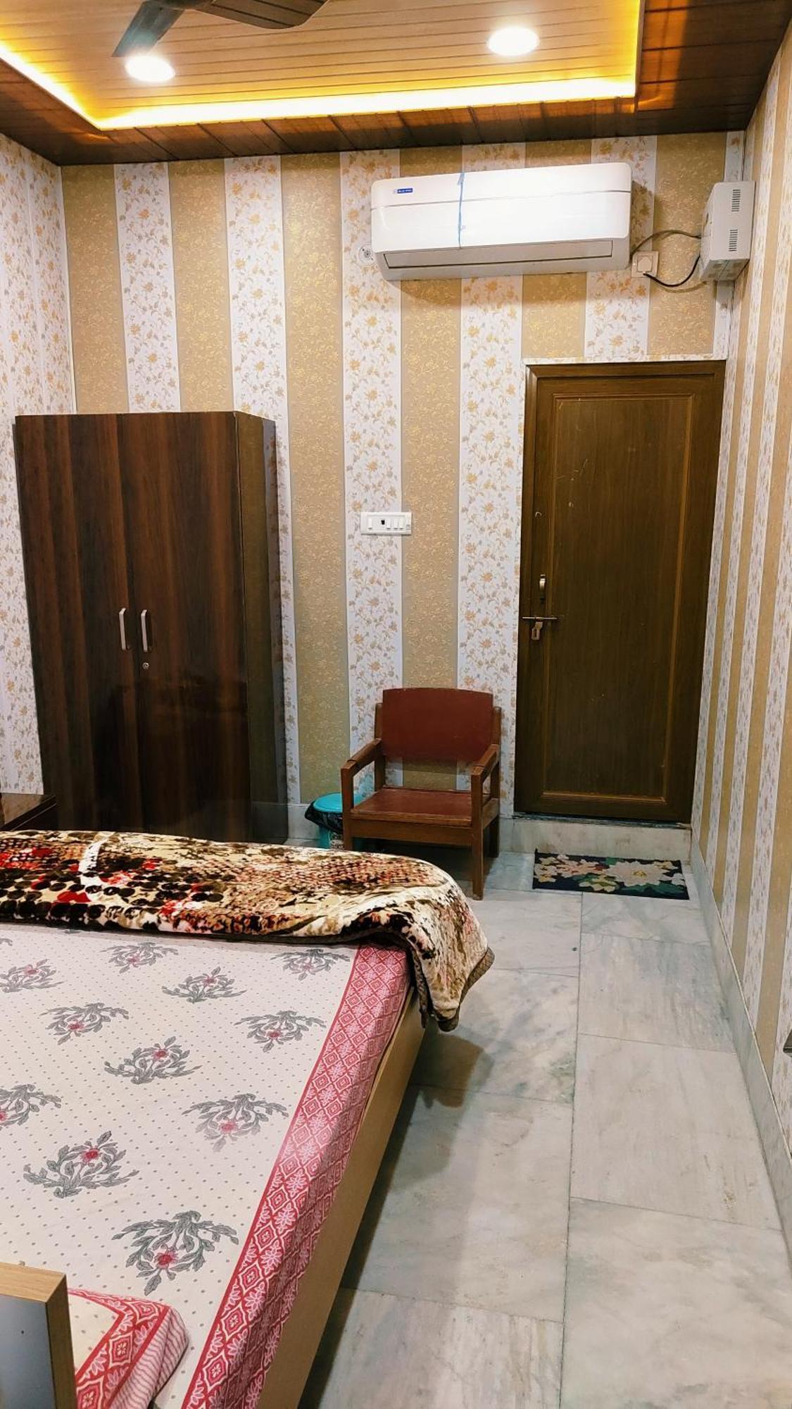 Hotel Raju Homestay Ayodhya 150 Meters From Shree Ram Janmbhoomi Temple 200 Meters From Ayodhya Dham Railway Station Zewnętrze zdjęcie