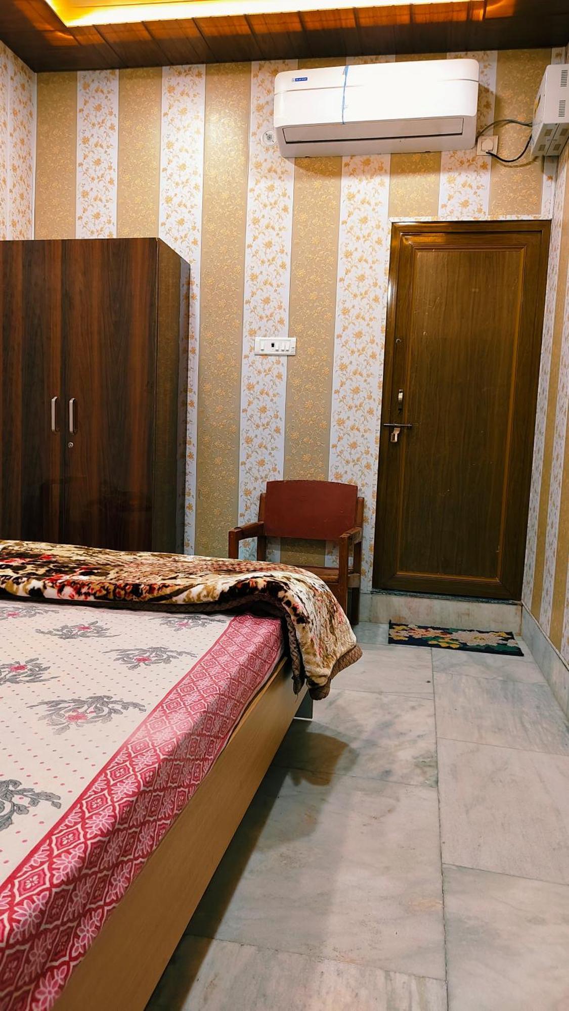 Hotel Raju Homestay Ayodhya 150 Meters From Shree Ram Janmbhoomi Temple 200 Meters From Ayodhya Dham Railway Station Zewnętrze zdjęcie