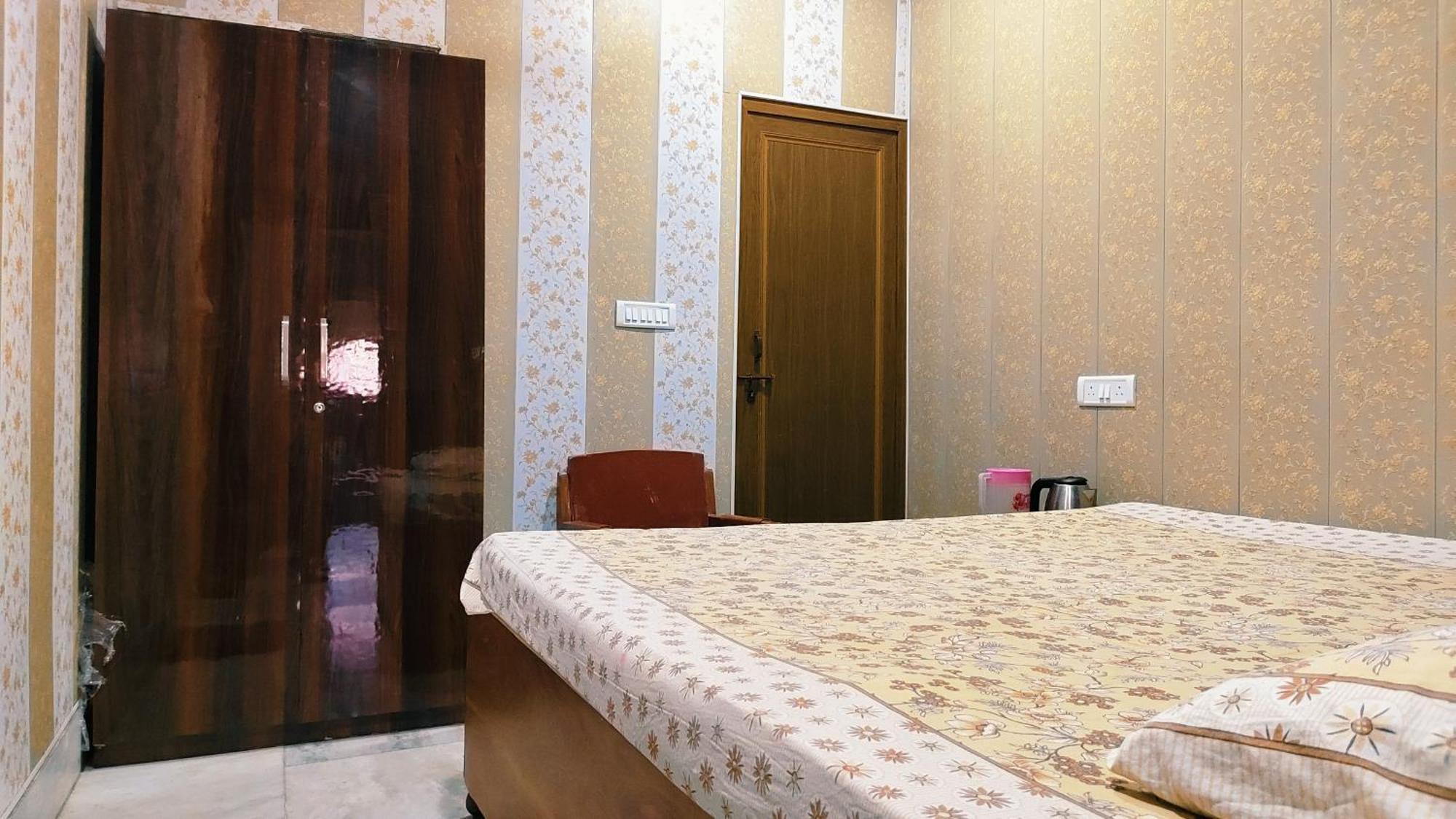 Hotel Raju Homestay Ayodhya 150 Meters From Shree Ram Janmbhoomi Temple 200 Meters From Ayodhya Dham Railway Station Zewnętrze zdjęcie