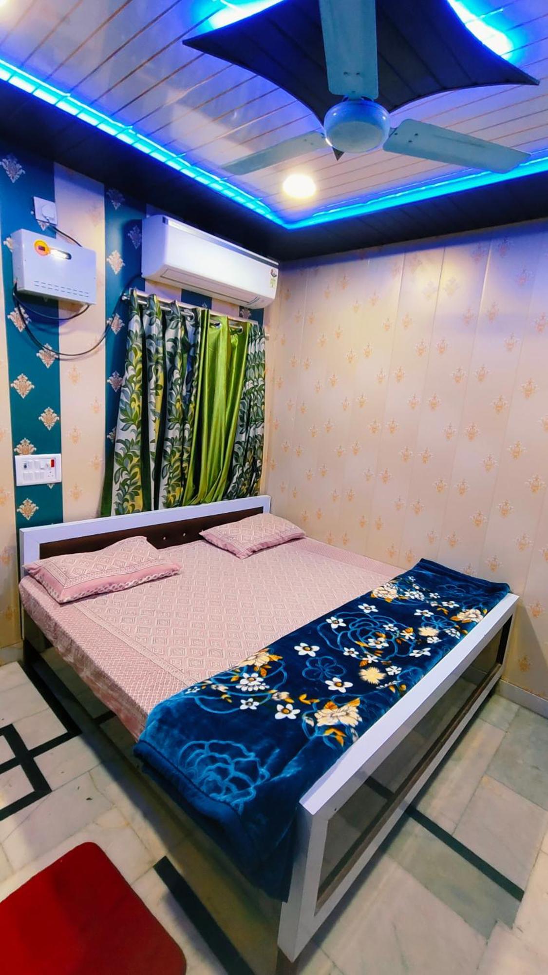Hotel Raju Homestay Ayodhya 150 Meters From Shree Ram Janmbhoomi Temple 200 Meters From Ayodhya Dham Railway Station Zewnętrze zdjęcie