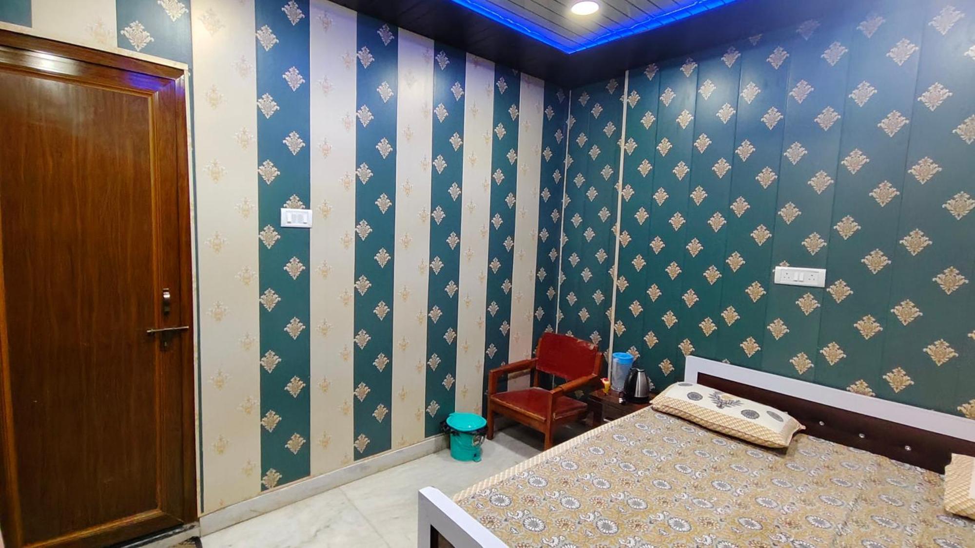 Hotel Raju Homestay Ayodhya 150 Meters From Shree Ram Janmbhoomi Temple 200 Meters From Ayodhya Dham Railway Station Zewnętrze zdjęcie