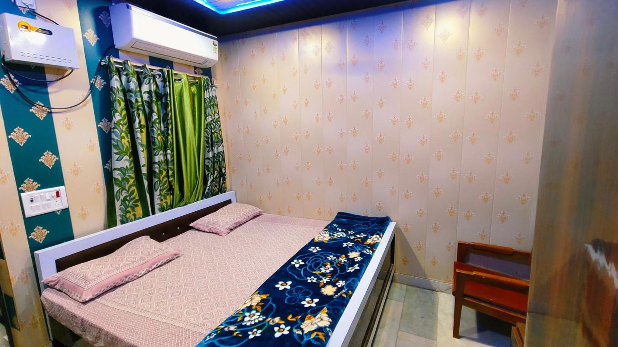 Hotel Raju Homestay Ayodhya 150 Meters From Shree Ram Janmbhoomi Temple 200 Meters From Ayodhya Dham Railway Station Zewnętrze zdjęcie