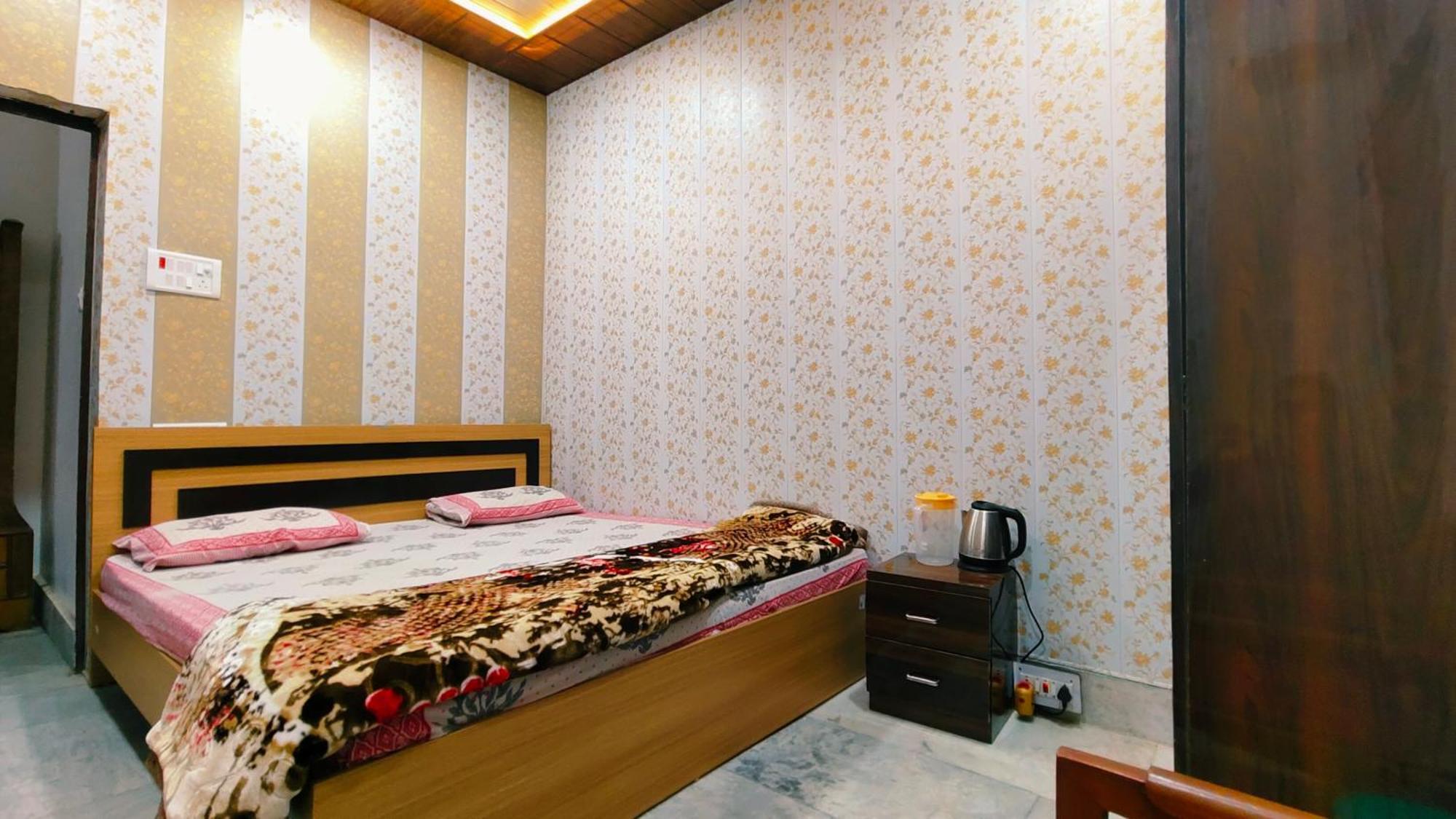 Hotel Raju Homestay Ayodhya 150 Meters From Shree Ram Janmbhoomi Temple 200 Meters From Ayodhya Dham Railway Station Zewnętrze zdjęcie