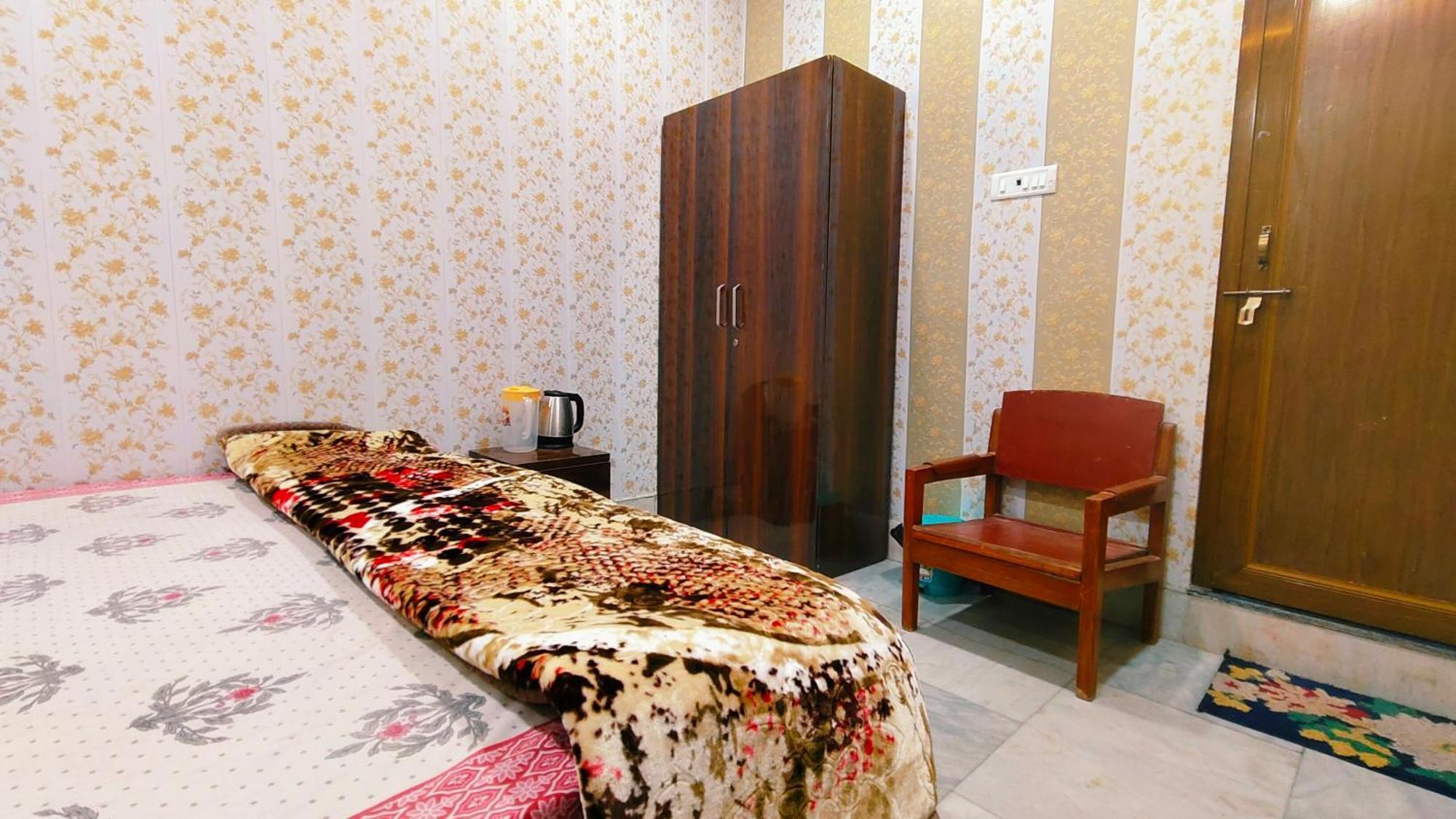 Hotel Raju Homestay Ayodhya 150 Meters From Shree Ram Janmbhoomi Temple 200 Meters From Ayodhya Dham Railway Station Zewnętrze zdjęcie
