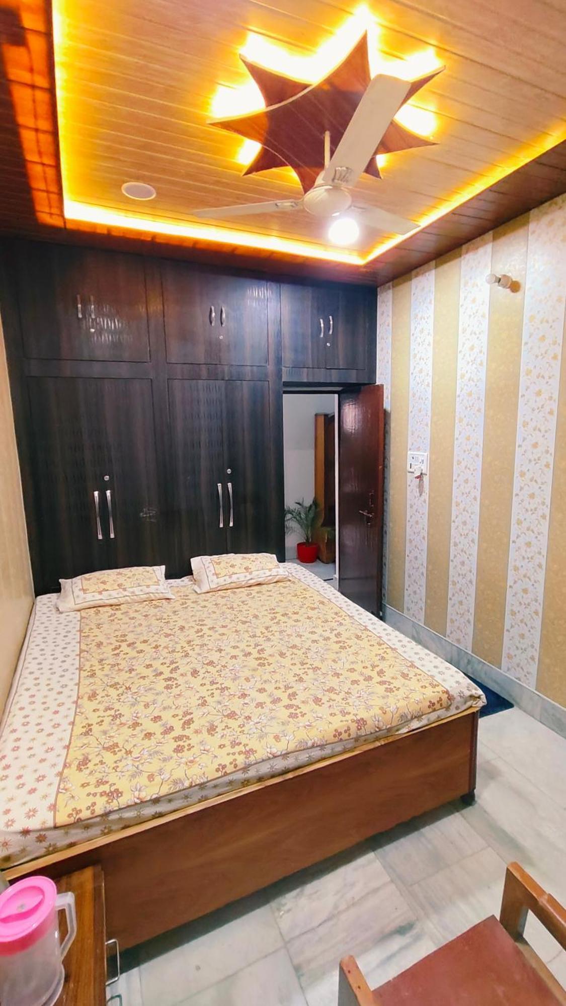 Hotel Raju Homestay Ayodhya 150 Meters From Shree Ram Janmbhoomi Temple 200 Meters From Ayodhya Dham Railway Station Zewnętrze zdjęcie