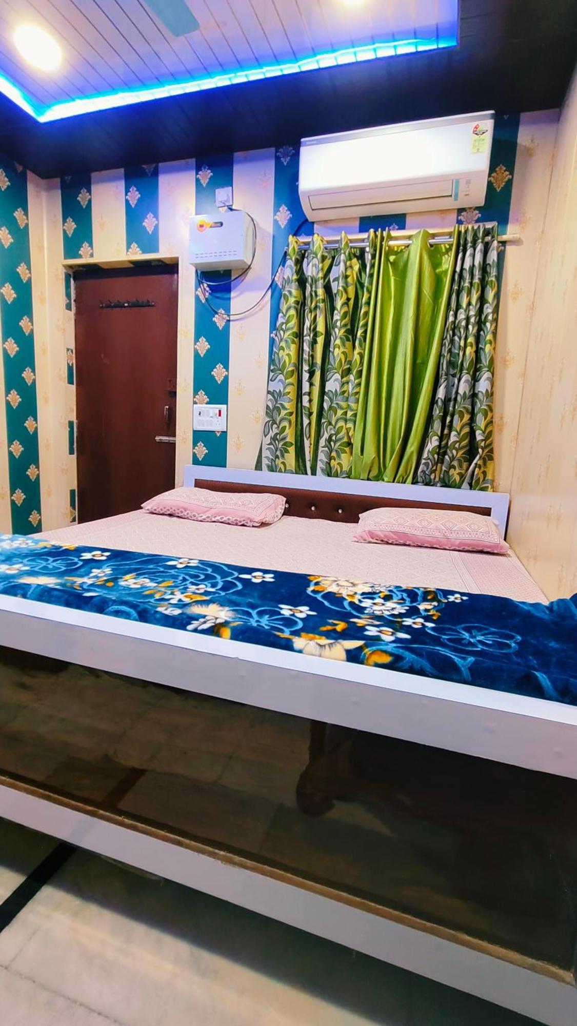Hotel Raju Homestay Ayodhya 150 Meters From Shree Ram Janmbhoomi Temple 200 Meters From Ayodhya Dham Railway Station Zewnętrze zdjęcie