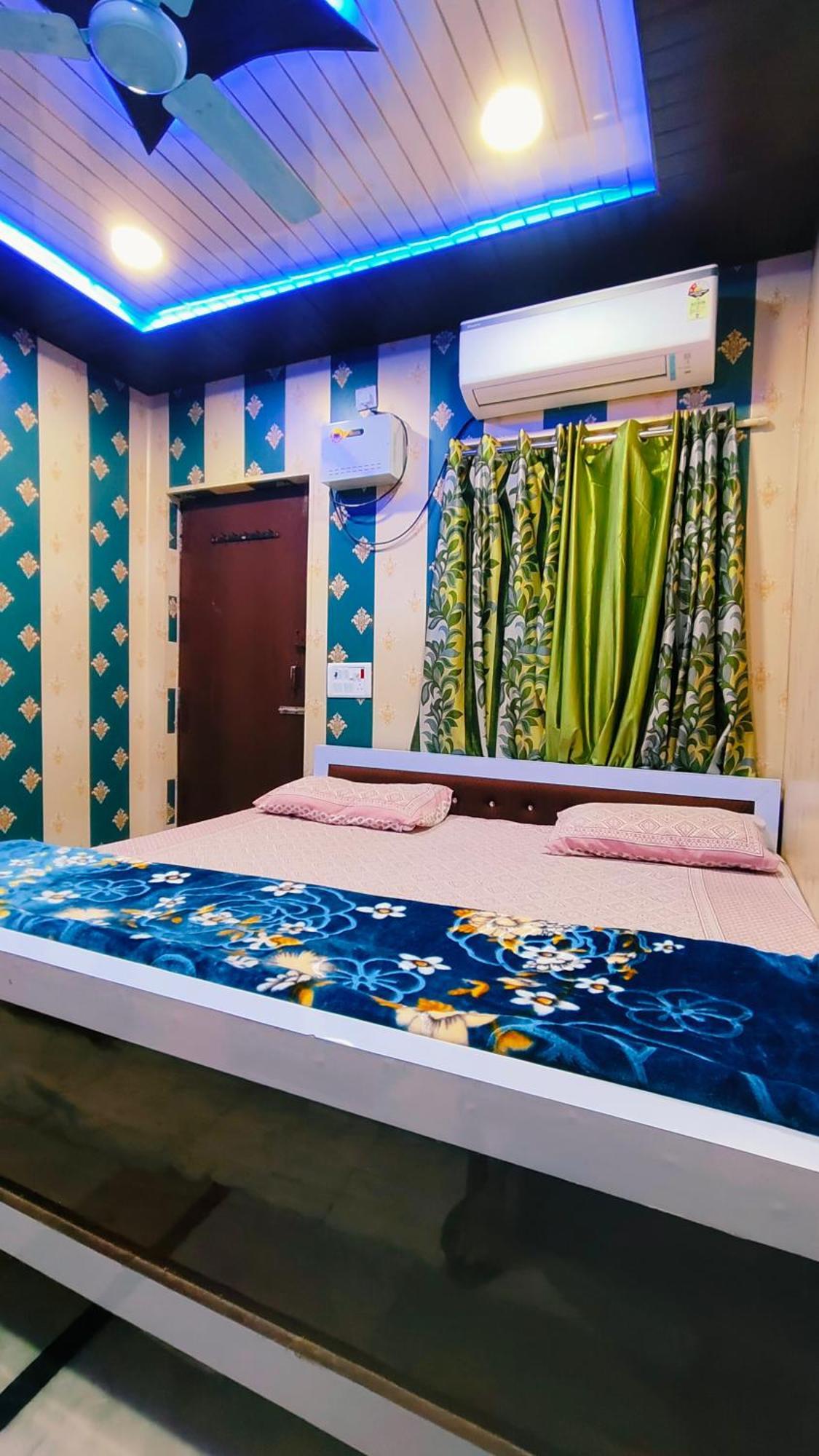 Hotel Raju Homestay Ayodhya 150 Meters From Shree Ram Janmbhoomi Temple 200 Meters From Ayodhya Dham Railway Station Zewnętrze zdjęcie